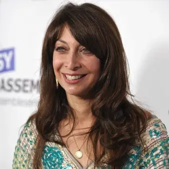 Illeana Douglas Net Worth