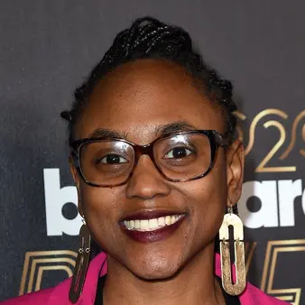 Ebonie Smith Net Worth