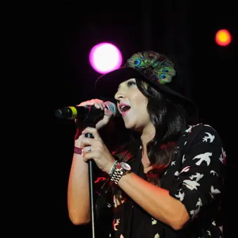 Alisan Porter Net Worth