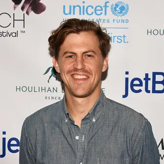 Alex Moffat Net Worth