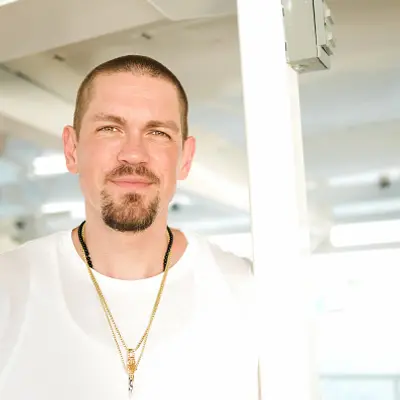 Steve Howey