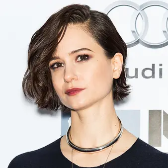 Katherine Waterston Net Worth