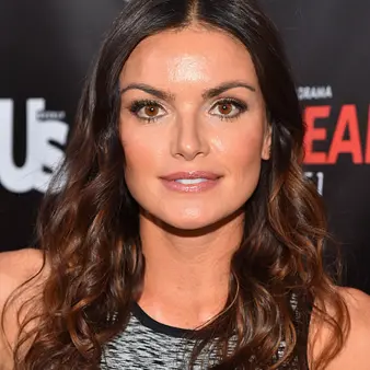 Courtney Robertson Net Worth