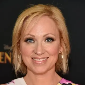 Leigh-Allyn Baker Net Worth