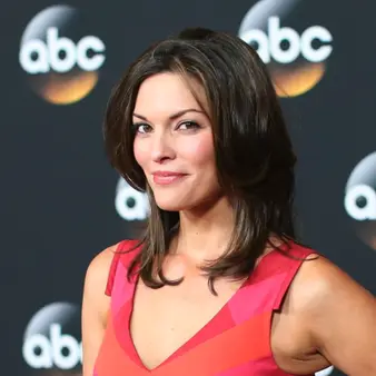 Alana de la Garza Net Worth