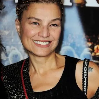 Elli Medeiros Net Worth