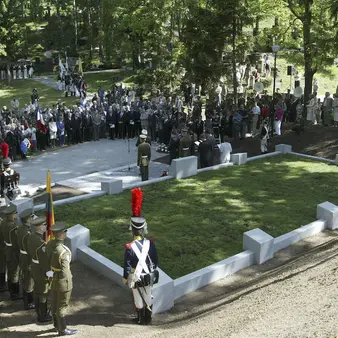 10 Extremely Expensive Final Resting Places