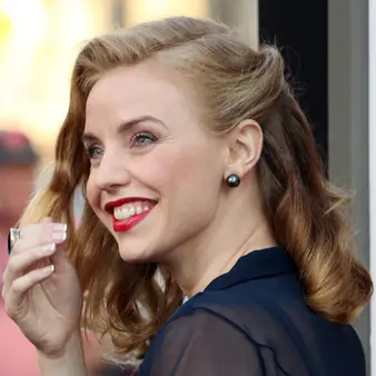 Kelli Garner Net Worth