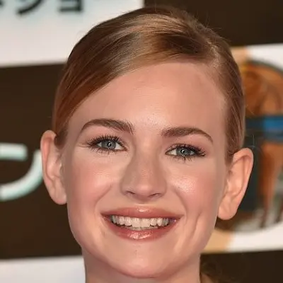 Britt Robertson