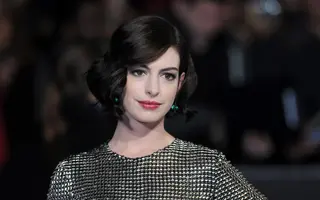 Anne Hathaway Net Worth