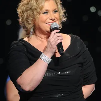 Sandi Patty Net Worth