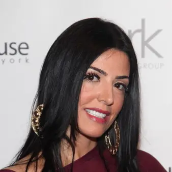 RaMona Rizzo Net Worth