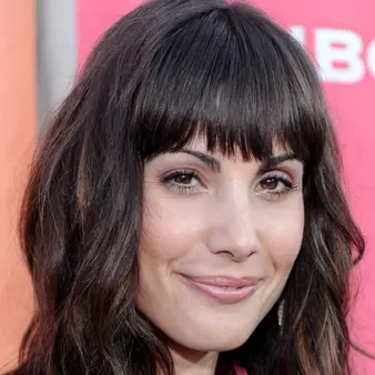 Carly Pope Net Worth