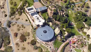 The Best Financial Move Of Arsenio Hall's Career May Have Been A 10,000-Square-Foot Spaceship Mansion On One Of LA's Highest Peaks
