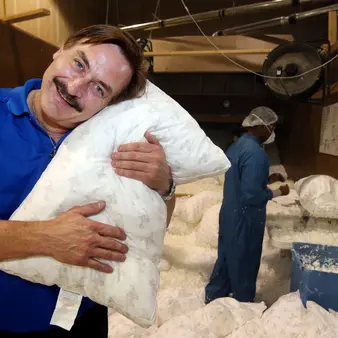 "All of it is gone"... Mike Lindell Went From $300 Million Pillow Empire To Losing "Every Dime" Of Former $100 Million+ Fortune