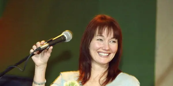 Lari White