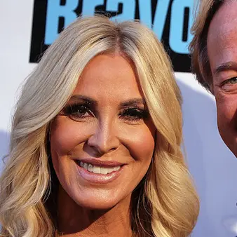 Lauri Waring Peterson Net Worth