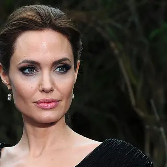 Angelina Jolie Net Worth