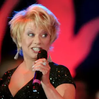 Elaine Paige Net Worth