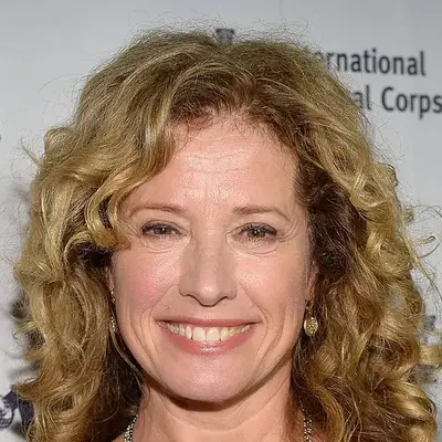 Nancy Travis