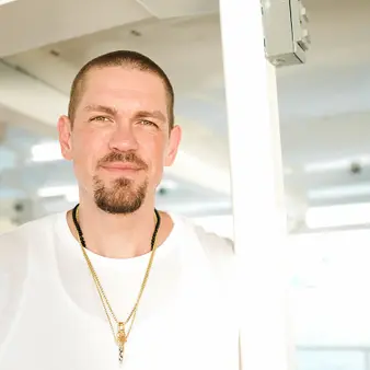 Steve Howey Net Worth