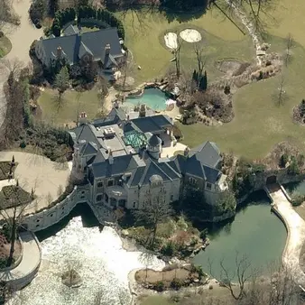 Papa John Schnatter's $500 Million Fortune Bought This Insane 40,000 Square Foot Kentucky Mansion