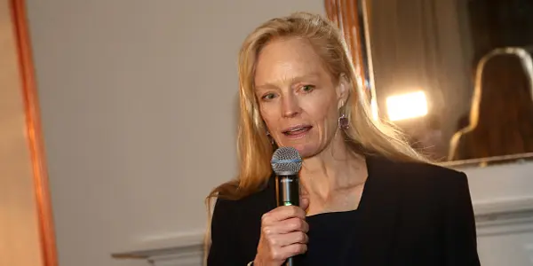 Suzy Amis