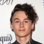 Wyatt Oleff Net Worth
