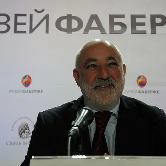 Oil Billionaire Viktor Vekselberg Wants To Make First-Ever Nonstop Solar Flight Around The World