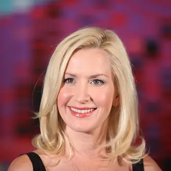 Angela Kinsey Net Worth