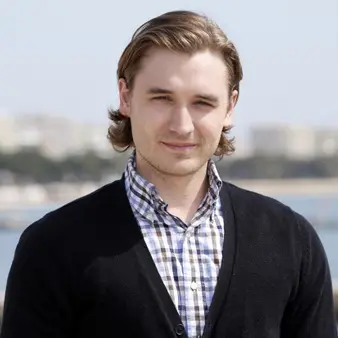 Seth Numrich Net Worth