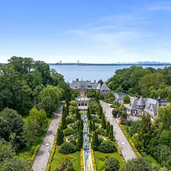 $55 Million Waterfront Mansion In New York Is Simultaneously The Weirdest And Most Jaw-Dropping Property You've Ever Seen