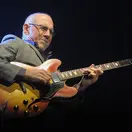 Larry Carlton