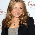 Lauren Collins Net Worth
