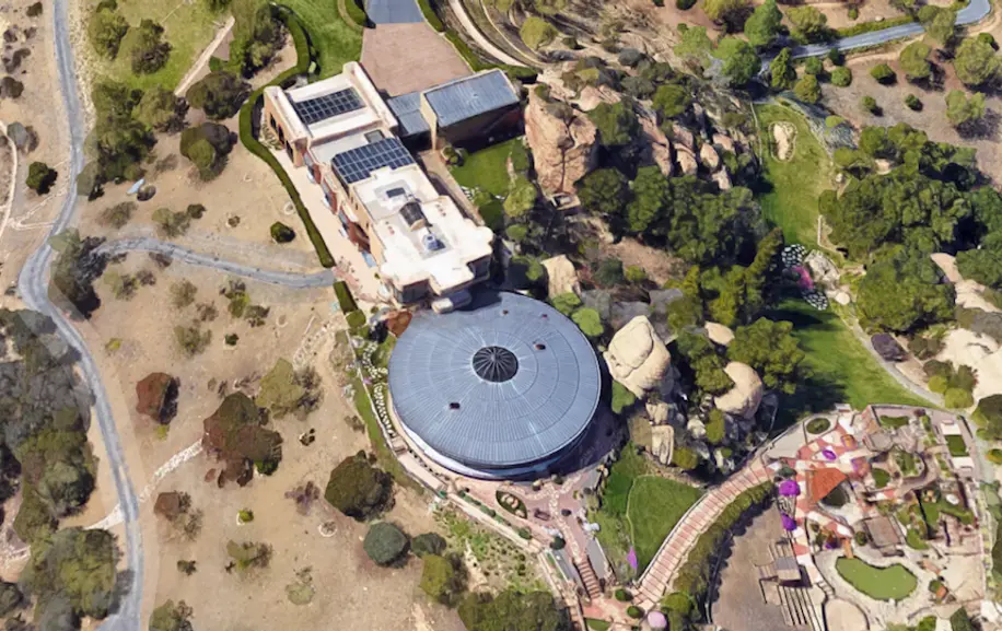 The Best Financial Move Of Arsenio Hall's Career May Have Been A 10,000-Square-Foot Spaceship Mansion On One Of LA's Highest Peaks
