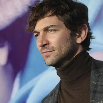 Michiel Huisman Net Worth