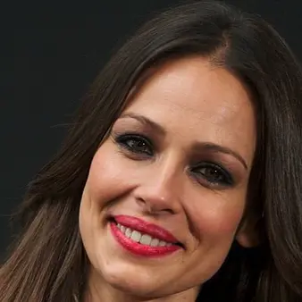 Eva González Net Worth
