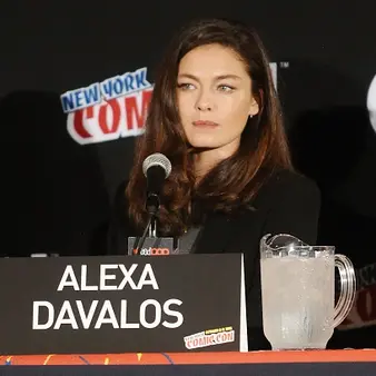 Alexa Davalos Net Worth
