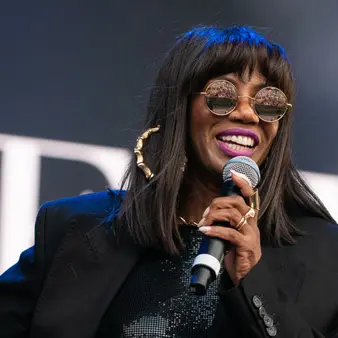 Shaznay Lewis Net Worth