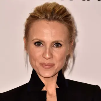 Jessica Holmes Net Worth