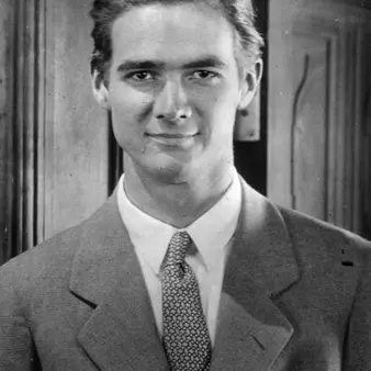 Hate Your Hotel Room View? Guess How Eccentric Billionaire Howard Hughes Solved That Problem…