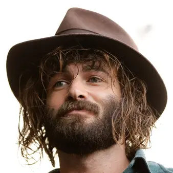 Angus Stone Net Worth