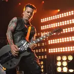 DJ Ashba Net Worth