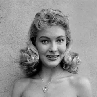 Lori Nelson Net Worth