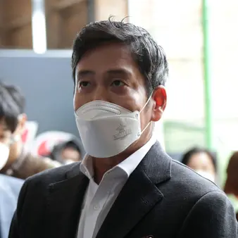 Chung Yong-Jin Net Worth