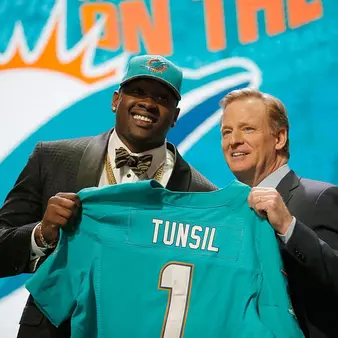 An Inappropriate Tweet Cost Laremy Tunsil $8-13 Million At The NFL Draft