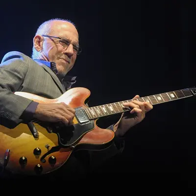 Larry Carlton