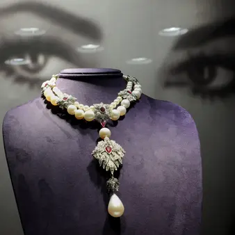 Elizabeth Taylor And The Amazing Story Of The La Peregrina Pearl