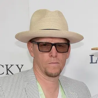 Robert Wahlberg Net Worth