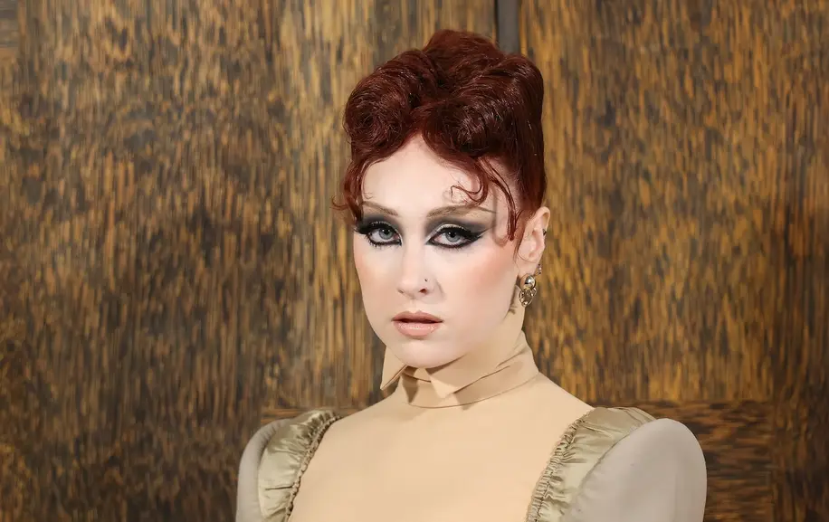 Does Chappell Roan Really Come From An Extremely Rich Family That Lives In Mansions, Owns An Entire Country Club And Flies Private Jets?